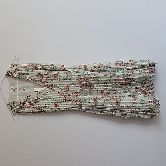 313- Max Studio London Women's Flower Dress Size S NWT - Picture 2 of 9